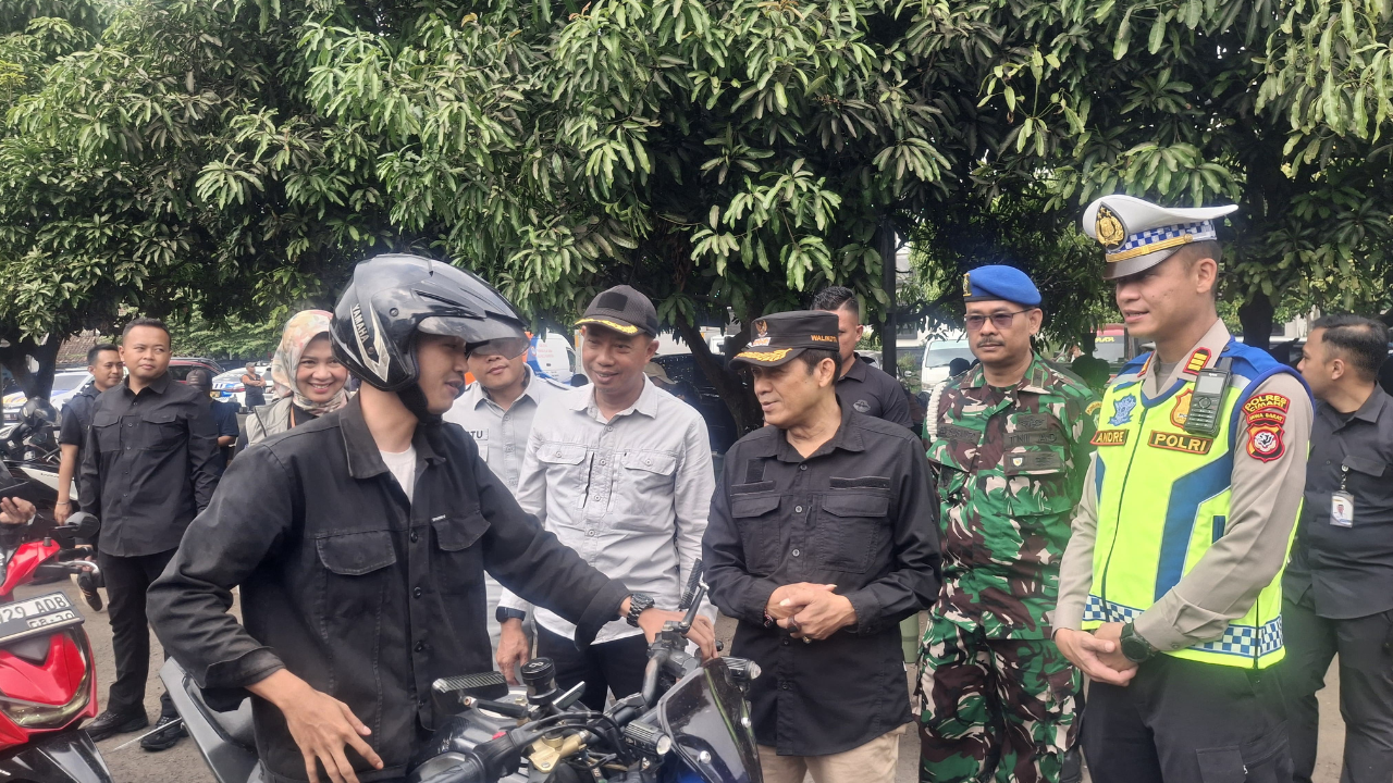 Akselerasi Pendapatan Daerah: Wali Kota Cimahi Pantau Langsung Razia Pajak Kendaraan dan Dorong Kepatuhan Warga