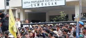 Aksi Blusukan Anggota DPRD Lamongan Urus KTP Berujung Kekecewaan: Pelayanan Publik Jadi Sorotan