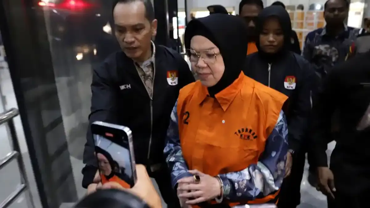 Beda Nasib Bupati Etik Suryani Ditahan, Sekda Sukoharjo Keluar dari Gedung KPK dan Pulang