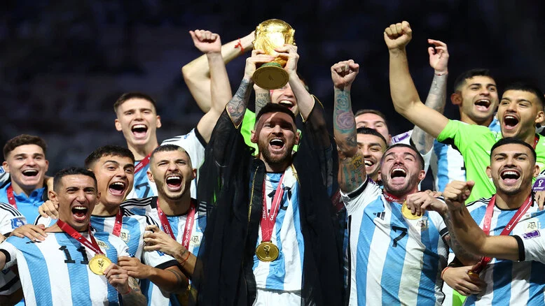 Bukan Hanya Messi, Emiliano Martínez Jadi Kunci Argentina Menuju Puncak Dunia