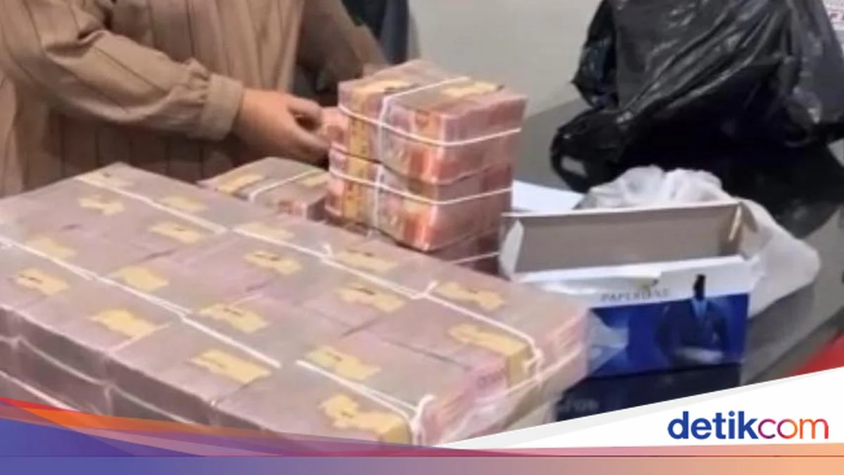 Bungkam Saat Dilimpahkan, Kubu Don Ritto Pemilik Kafe de’Clan Ungkap Asal-usul Uang yang Disita Soal Kasus Korupsi Febrie [titlebase]