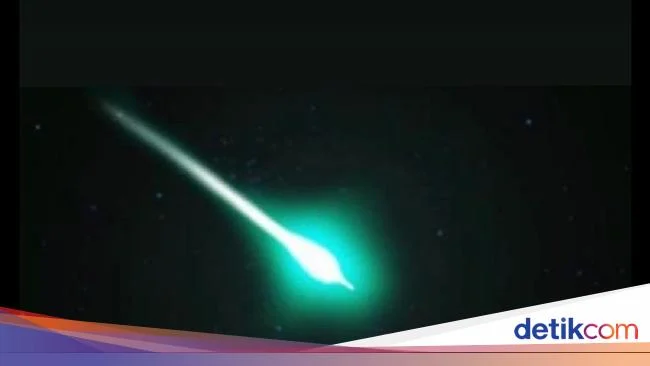 Dentuman Misterius dan Cahaya Hijau: Menguak Fakta di Balik Fenomena Meteor yang Mengguncang Langit Jawa