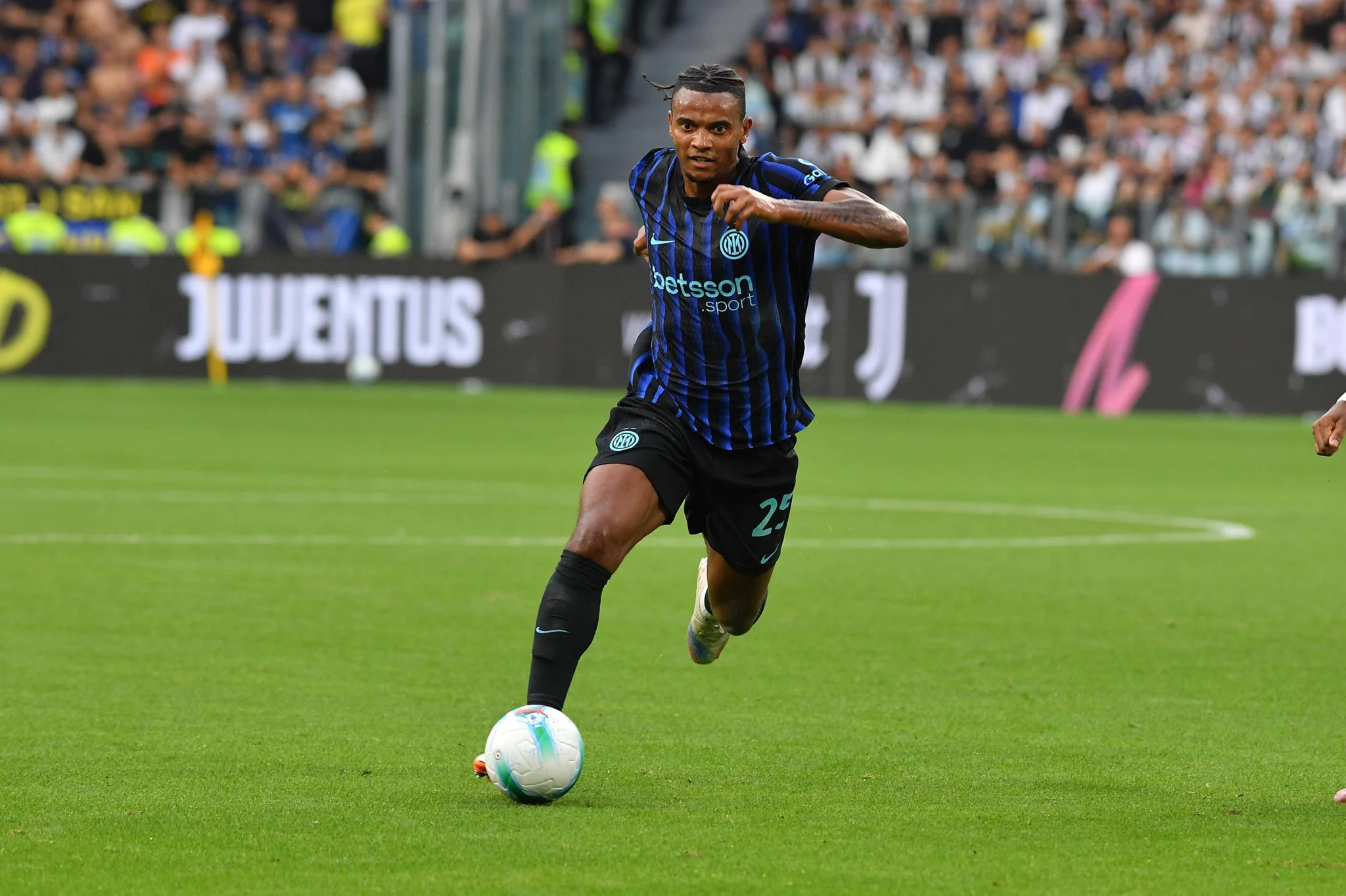 Dinamika Nama Akanji: Dari Rumor Transfer Inter Milan hingga Kasus Hukum di Nigeria