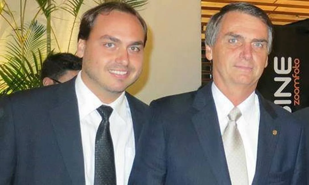 Dinamika Politik dan Olahraga Memanas: Flavio Bolsonaro Gebrak Sao Paulo di Tengah Sorotan Liga Brasil