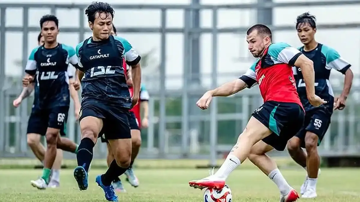 Dinamika Transfer Pemain dan Persaingan Sengit: Dari Lapangan Hijau hingga Bursa Transfer Global