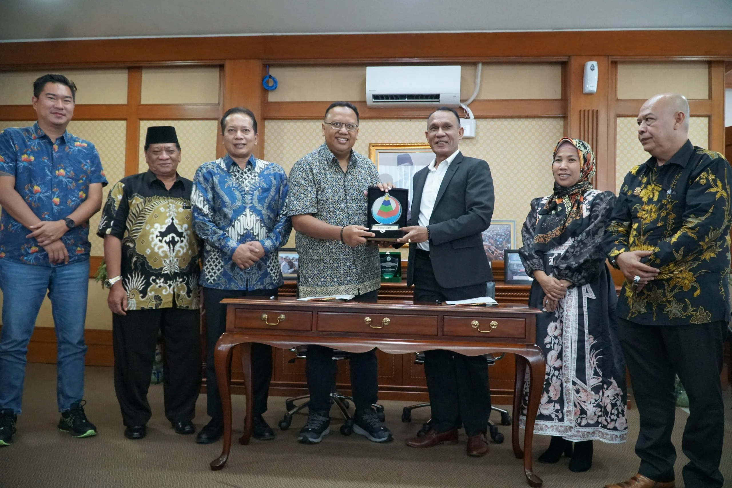 Duka Mendalam Indonesia: Mengenang Rachmat Gobel, Sang Inisiator Ketahanan Pangan Nasional