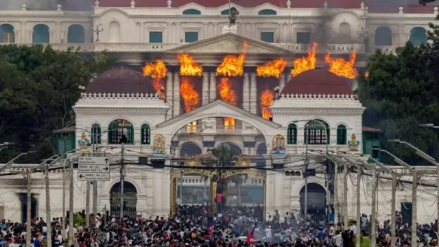 Hasto Respons Isu Demo Besar-besaran Agustus, Ingatkan Soal Revolusi Nepal