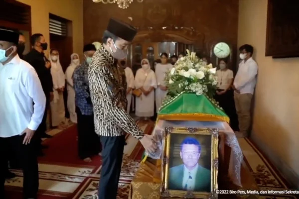 Jokowi Bertakziah ke Rumah Duka Rachmat Gobel, Sampaikan Belasungkawa Mendalam atas Kepergian Sang Tokoh Bangsa