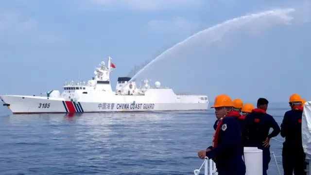 Ketegangan Memuncak di Laut China Selatan: Kapal Filipina Ditembaki Meriam Air oleh China