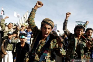 Ketegangan Memuncak di Laut Merah: Houthi Ancam Kepung Arab Saudi Buntut Serangan Bandara Sanaa