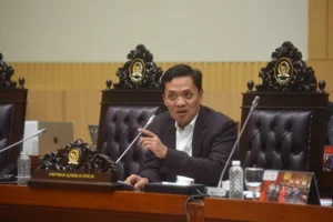 Ketua Komisi III DPR Habiburokhman ajak Plt Jampidsus-Kakortas Polri bersalaman: Polisi-jaksa kompak [titlebase]