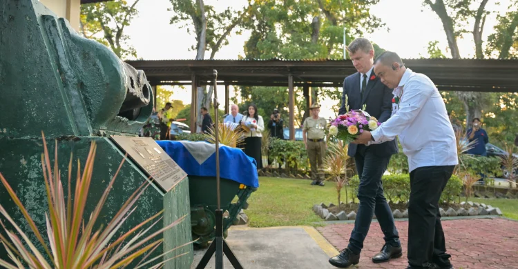 Kisah Emosional Dubes Australia Rod Brazier Ziarahi Makam Ayah Angkatnya di Maros