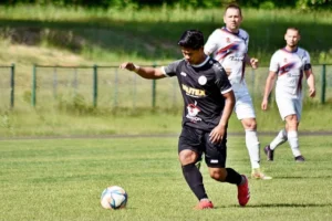 Kisah Slamet Santoso: Pekerja Indonesia yang Main di Liga 5 Polandia dan Mimpi Sepak Bola di Eropa