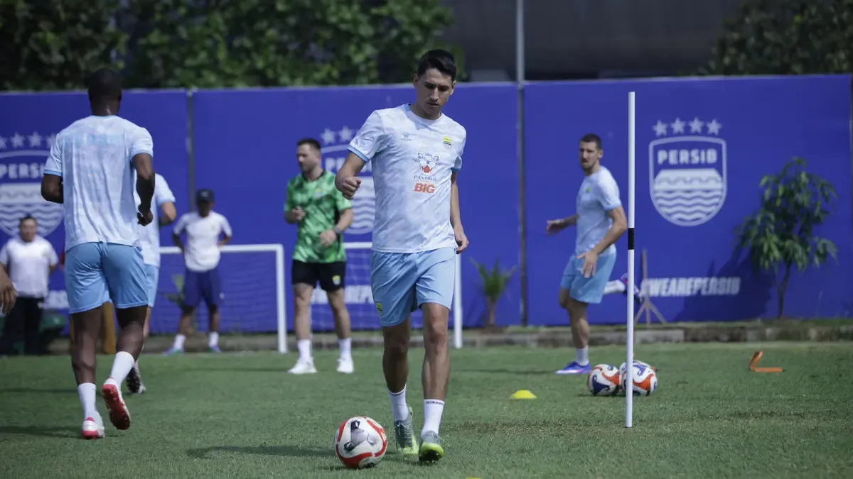 Luka Menalo Takjub Melihat Ribuan Bobotoh Padati Latihan Persib Bandung, Sebut Atmosfernya Luar Biasa