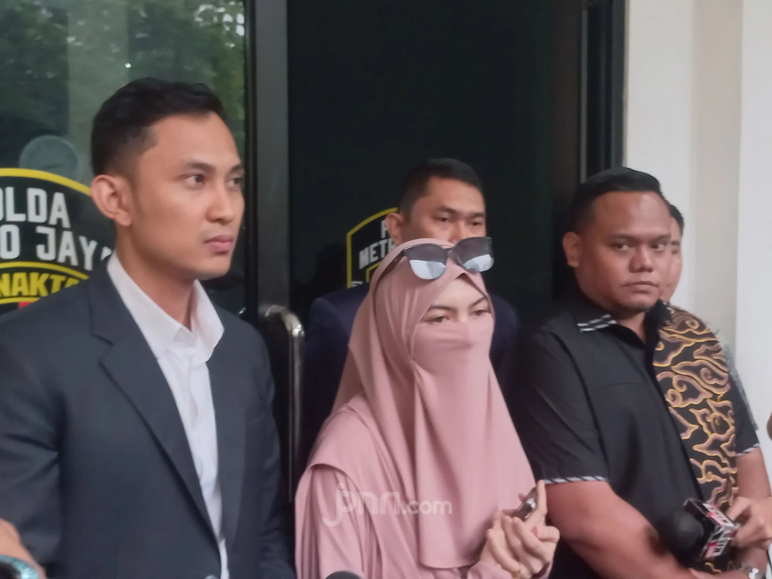 Memulai Hidup Baru di Jakarta, Inilah Fakta soal Putusan Perceraian Wardatina Mawa dan Insanul Fahmi