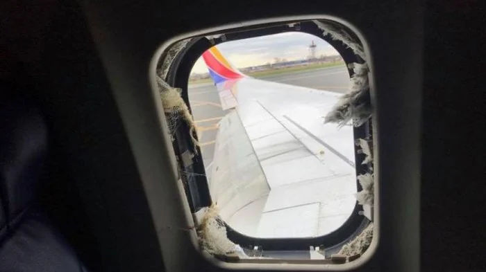 Ngeri! Jendela pesawat Ryanair pecah saat mengudara, penumpang nyaris tersedot keluar [titlebase]