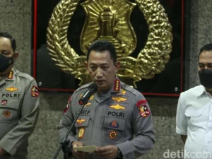 Polri Lakukan Perombakan Besar: Daftar Mutasi Perwira Polri Terbaru, 4 Perwira Promosi Irjen, 24 Pangkat Brigjen, 48 Perwira Kombes [titlebase]