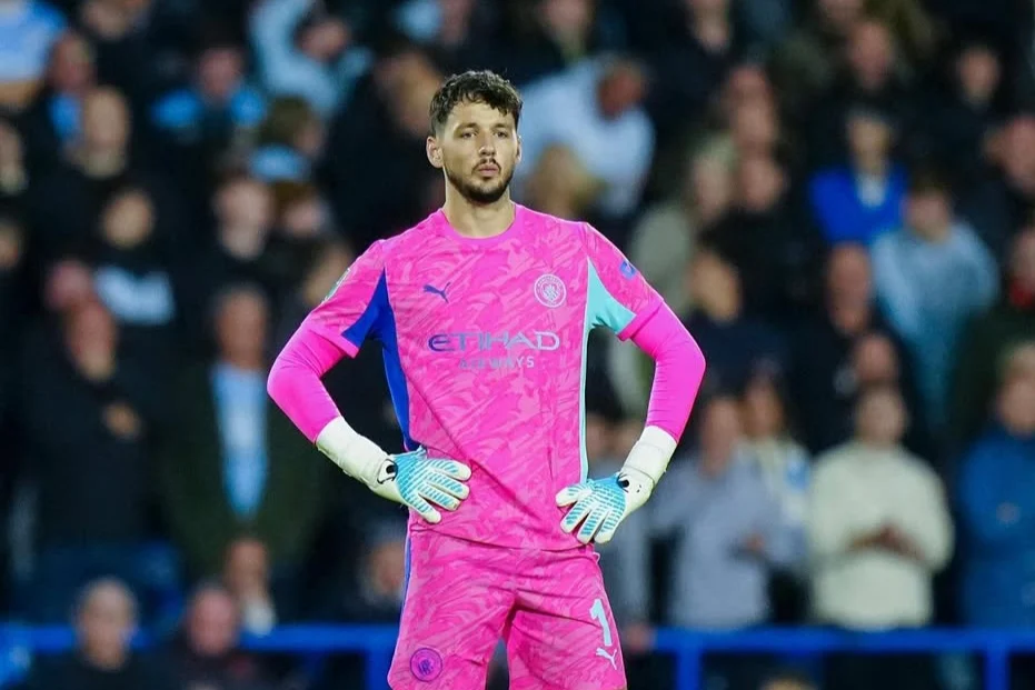 Revolusi Sektor Penjaga Gawang: James Trafford Semakin Dekat ke Leeds United, Manchester City Siap Lepas Kiper Cadangan