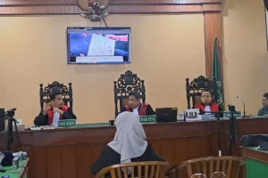 Sidang Ijazah Jokowi Memanas: Dr Tifa Ingin Cek Keterangan Jokowi Soal KKN di Sidang Ijazah, Singgung Perbedaan Waktu Pelaksanaan [titlebase]