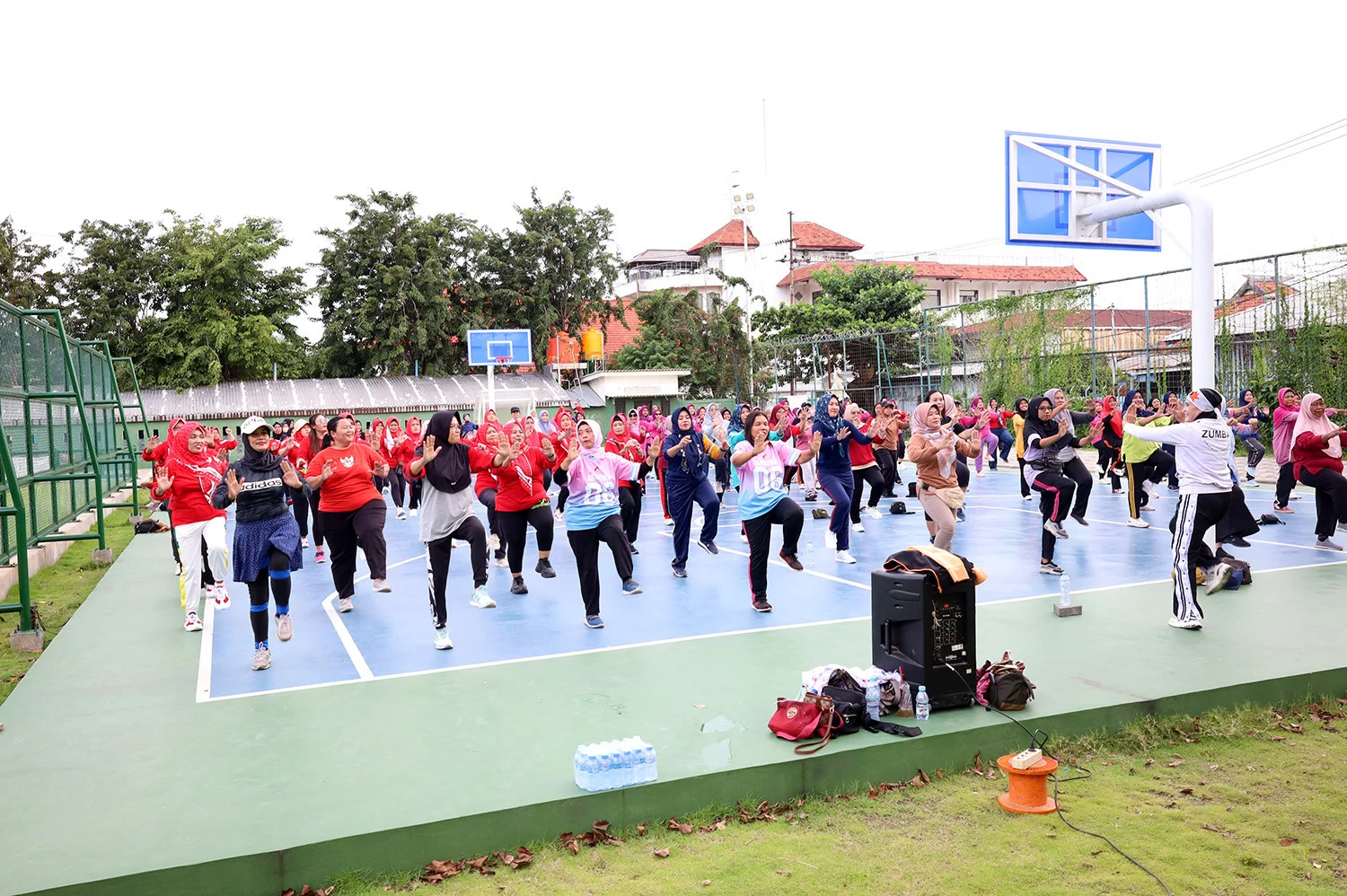 Sinergi dan Ketegangan: Dari Lapangan Olahraga hingga Ruang Sidang Hukum