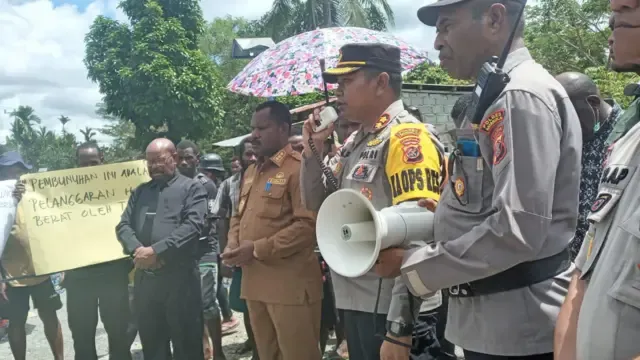 Tangis Ibu Korban Depan DPR Terkait Kasus Santri Dibakar di Lombok, Beri Pesan ke Presiden Prabowo