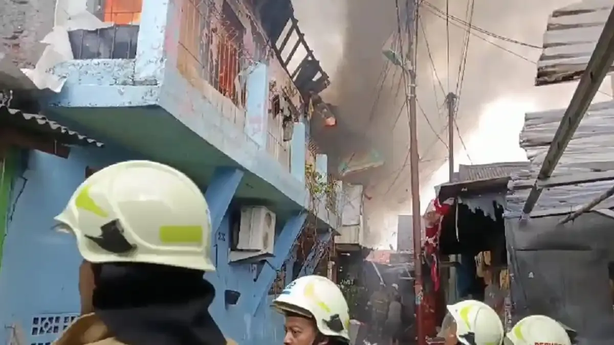 Tragedi Pilu di Pulogadung: Ruko di Pulogadung Jaktim terbakar: 3 orang tewas, 1 luka
