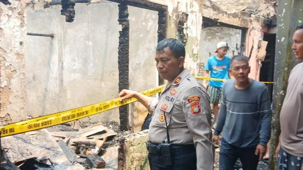 Tragedi Pilu: Rumah di Pulo Gadung Kebakaran, Dua Orang Tewas Terjebak di Kamar
