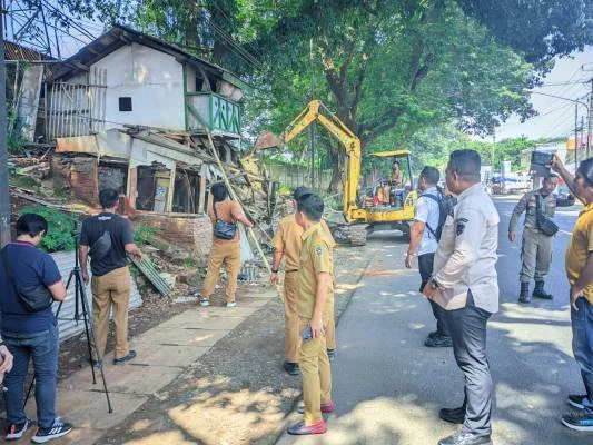 Wajah Baru Cikampek: Bangunan Liar di Stasiun Cikampek Dibongkar, Kawasan Bakal Disulap Jadi Ruang Publik