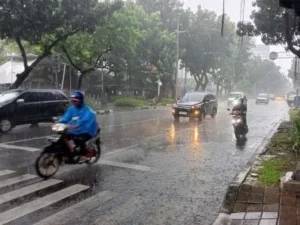 Waspada Cuaca Ekstrem! BMKG Peringatkan Potensi Hujan Lebat dan Petir di Kota-Kota Ini