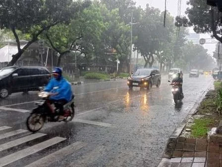 Waspada Cuaca Ekstrem! BMKG Peringatkan Potensi Hujan Lebat dan Petir di Kota-Kota Ini