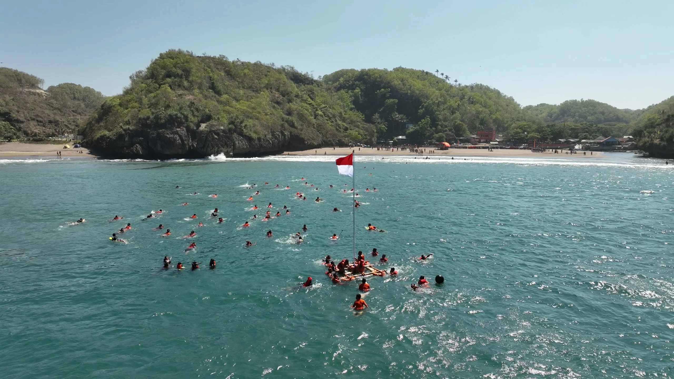 Aksi Heroik Perempuan Pengibar Bendera Merah Putih di Pantai Baron dan Semangat Nasionalisme Penjuru Negeri