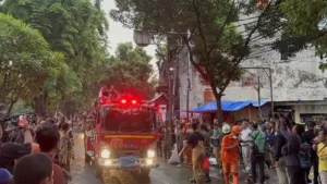 Aksi Heroik Plt Bupati Sukoharjo Padamkan Api Usai Drone Hantam Rumah Warga