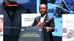 Canda Bahlil saat luncurkan buku ditandatangani Prabowo: Cak Imin belum tentu punya [titlebase]