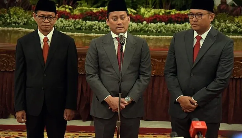 Dinamika Kursi Panas: Dari Bursa Gubernur BI hingga Pelantikan Gubernur Universitas Republik Indonesia