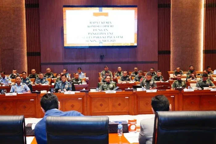 Dinamika Mutasi Polri dan Kebijakan Kenaikan Pangkat Pati TNI di Tengah Reformasi Birokrasi