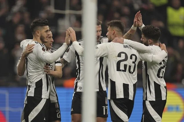 Dominasi Sempurna Besiktas di Liga Europa: Tembok Kokoh Nübel dan Ambisi Menuju Fase Liga