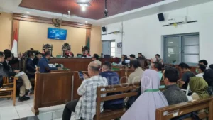 Drama Hukum Ijazah Jokowi: 15 Teman Kuliah Jokowi Akan Bersaksi di Sidang Kasus Pencemaran Nama Baik Ijazah [Titlebase]