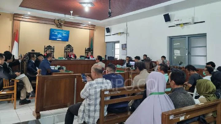 Drama Hukum Ijazah Jokowi: 15 Teman Kuliah Jokowi Akan Bersaksi di Sidang Kasus Pencemaran Nama Baik Ijazah [Titlebase]