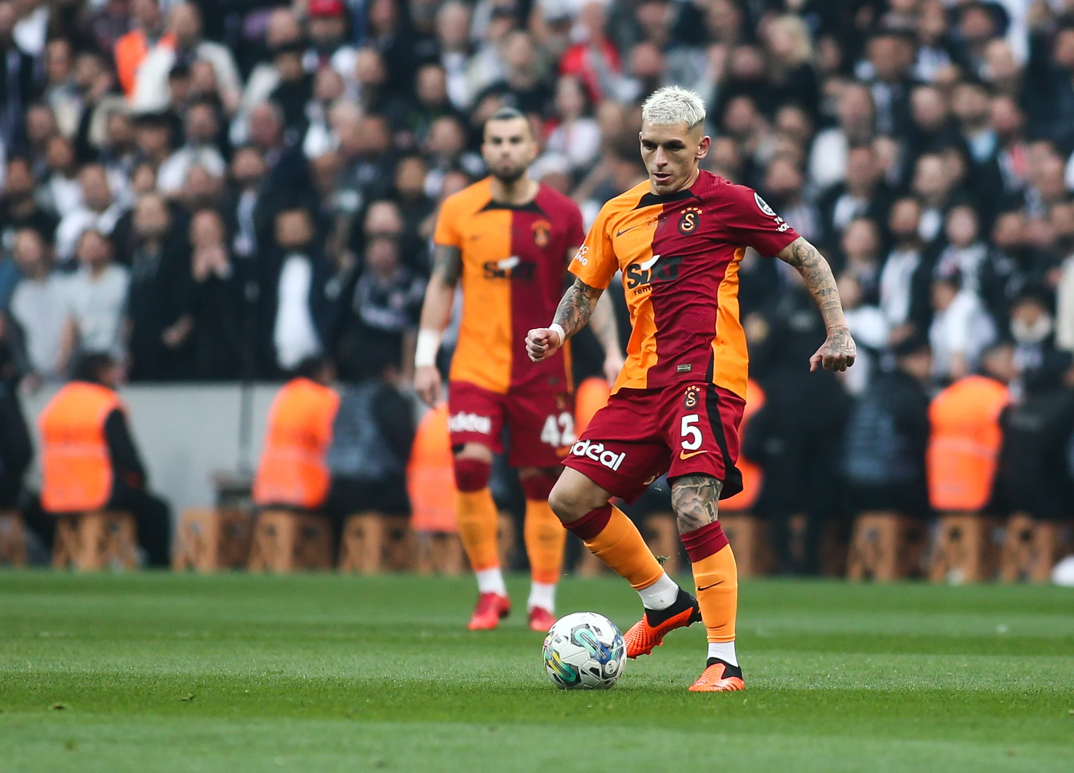 Drama Transfer Lucas Torreira: Galatasaray Tolak Tawaran Menggiurkan Venezia