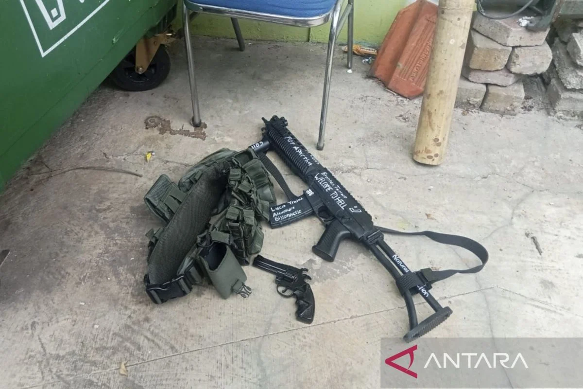 Geger Penemuan Ratusan Senjata di Sekolah Swasta, Polisi Temukan Bukti Baru