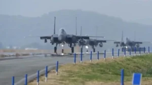 Insiden Dramatis di Okinawa: Roda Pendaratan Pesawat F-15 Jepang Patah, Landasan Bandara Naha Lumpuh 4 Jam