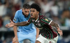 Kabar Buruk Menghantam Fluminense: John Kennedy Terkapar Pasca Bentrokan Panas Melawan Vasco