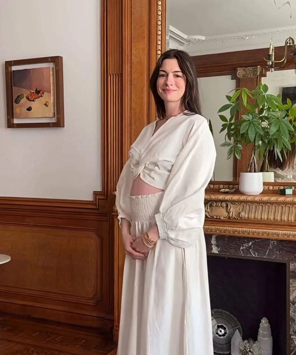 Kehamilan Kejutan di Usia 43 Tahun: Anne Hathaway Bagikan Momen Bahagia dan Tantangan Gaya Hidup Baru
