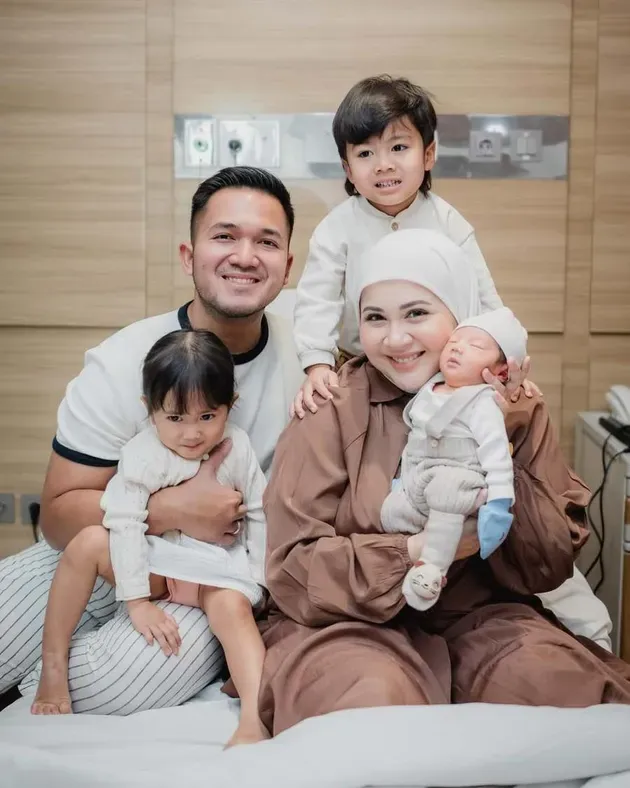 Kesha Ratuliu Kewalahan Urus Tiga Anak Tanpa Suster, Pernah Sampai Menangis Saat Me Time ke London