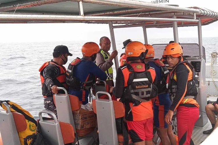 Ketegangan di Perairan Indonesia: Pencarian Intensif Speedboat Wisatawan Asing yang Hilang Kontak