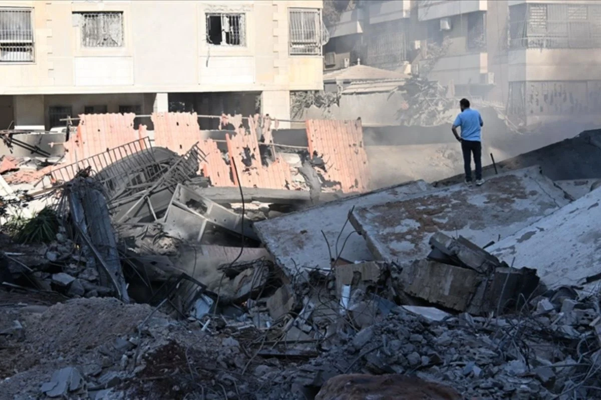 Ketegangan Memuncak: Israel Melanggar Kesepakatan, Hancurkan Rumah-rumah di Lebanon dan Bakar Masjid di Tepi Barat