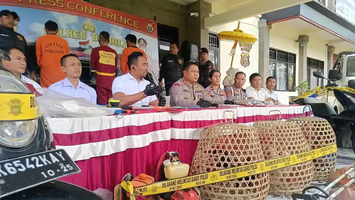 Pilunya Nasib Anak Tersangka Pengeroyokan Maling Ayam di Bali, Nangis Nunggu Ayah Pulang, Ibu: Manggil Terus [titlebase]