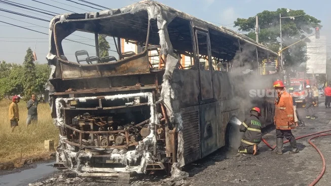 Semua Lampu Mendadak Padam, Sopir Ungkap Detik-Detik Bus Terbakar di Tol Nganjuk