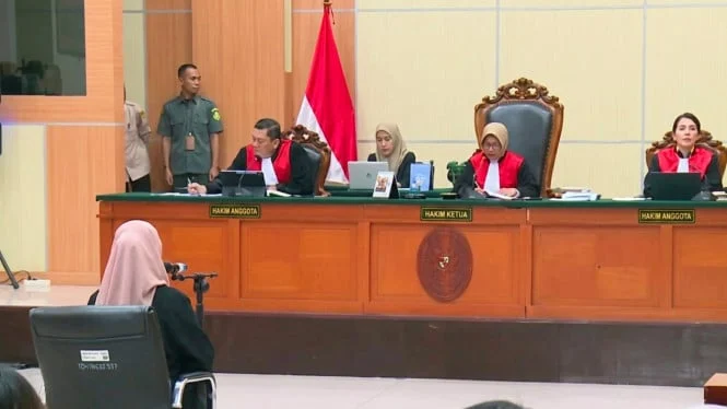 Serangan Balik Dokter Tifa di Sidang Tudingan Ijazah Palsu Jokowi, Bandingkan dengan Ganjar – Anies [titlebase]