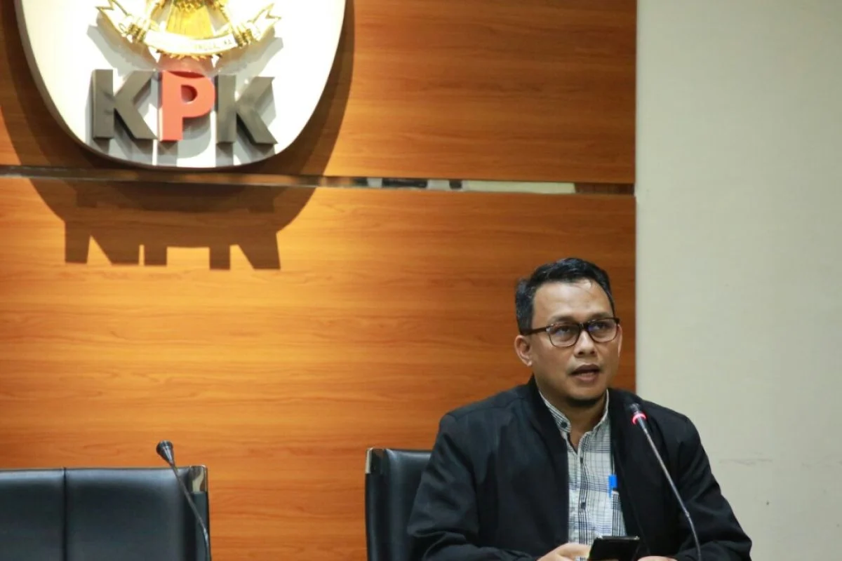 Skandal Amplop Panas: KPK Ungkap Aliran Dana Janggal Bupati Kuansing ke Kemenhut